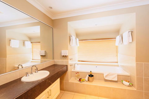 Ambassador On Ruthven - Accommodation Main Beach 8