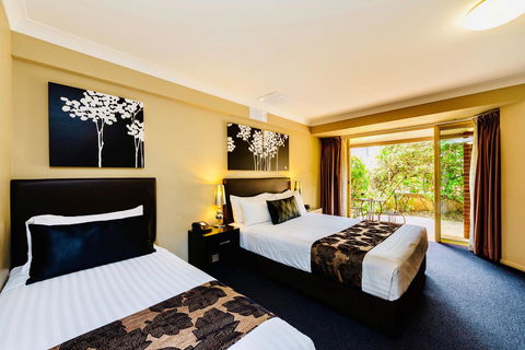 Ambassador On Ruthven - Accommodation Main Beach 1