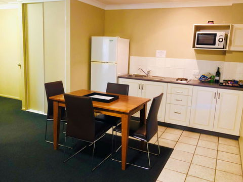 Ambassador On Ruthven - Accommodation Main Beach 35