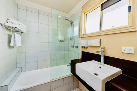 Ambassador On Ruthven - Accommodation Main Beach 29