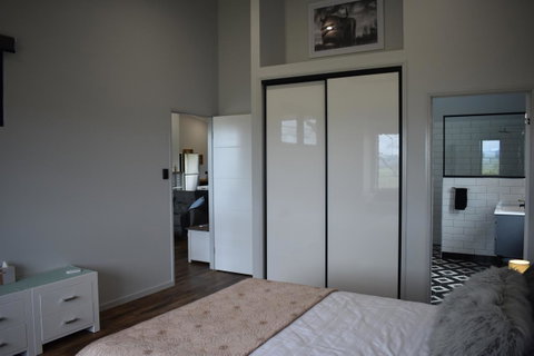 Ironbark House - Accommodation Main Beach 23