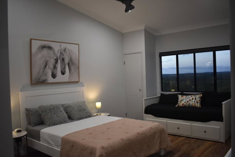 Ironbark House - Accommodation Main Beach 1