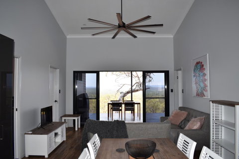 Ironbark House - Accommodation Main Beach 30