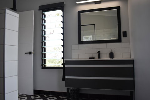 Ironbark House - Accommodation Main Beach 26