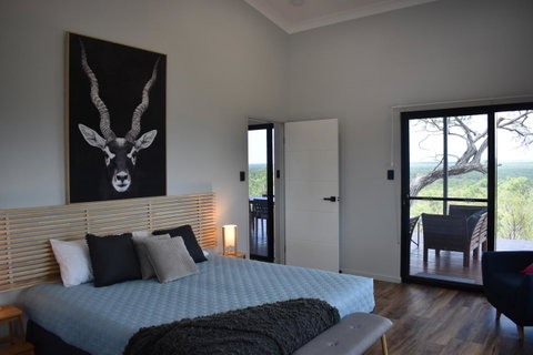 Ironbark House - Accommodation Main Beach 10