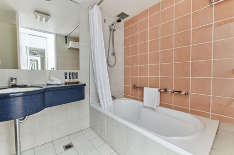 Novotel Cairns Oasis Resort - Accommodation Main Beach 2