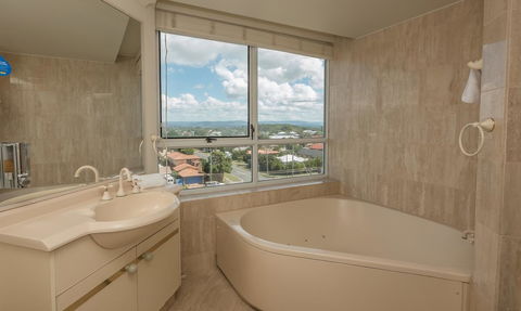 2nd Avenue Beachside Apartments - Accommodation Main Beach 8