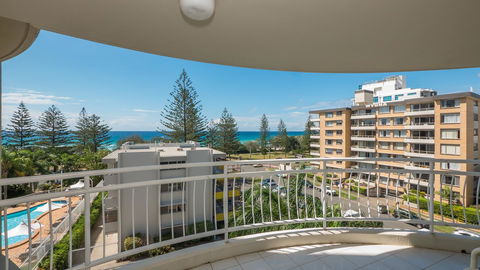 2nd Avenue Beachside Apartments - Accommodation Main Beach 11
