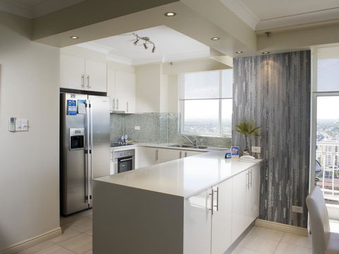 2nd Avenue Beachside Apartments - Accommodation Main Beach 25