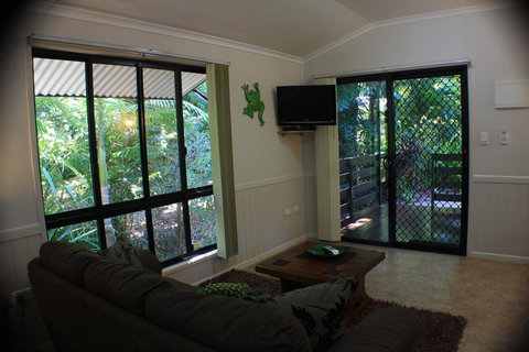 Boutique Bungalows - Accommodation Main Beach 39