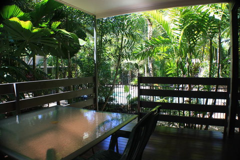 Boutique Bungalows - Accommodation Main Beach 36