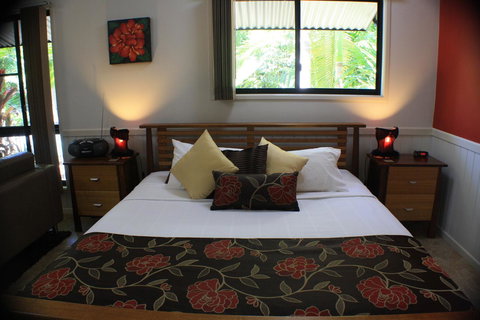 Boutique Bungalows - Accommodation Main Beach 33