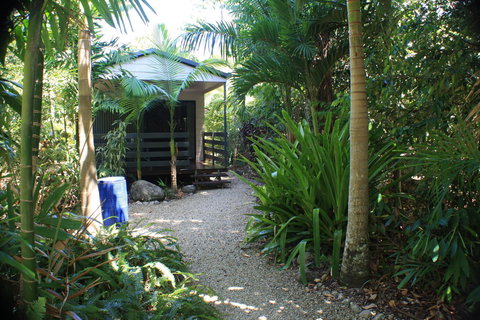 Boutique Bungalows - Accommodation Main Beach 37