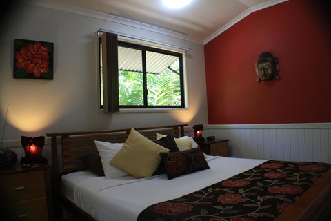 Boutique Bungalows - Accommodation Main Beach 31