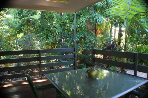 Boutique Bungalows - Accommodation Main Beach 38