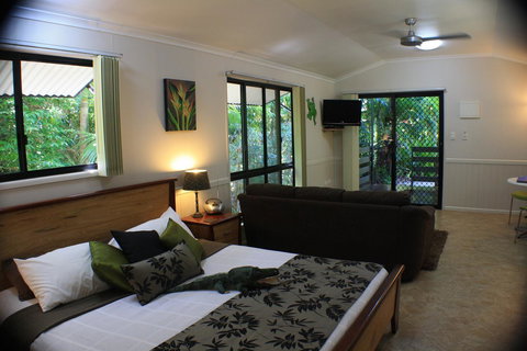 Boutique Bungalows - Accommodation Main Beach 42