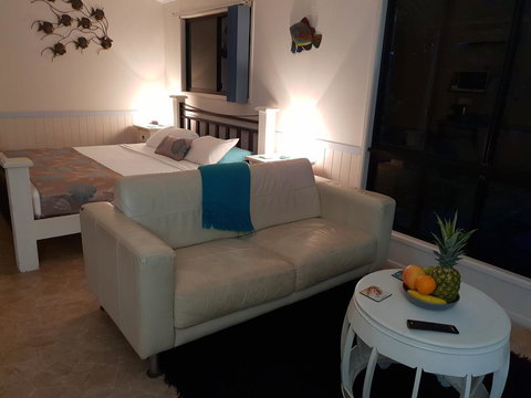 Boutique Bungalows - Accommodation Main Beach 7