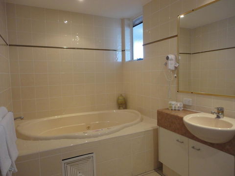 Aquarius Resort - Accommodation Main Beach 25