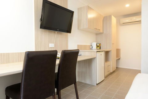 Smart Motels Bert Hinkler - Accommodation Main Beach 40