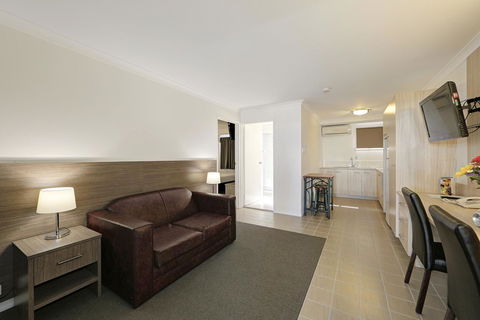 Smart Motels Bert Hinkler - Accommodation Main Beach 32