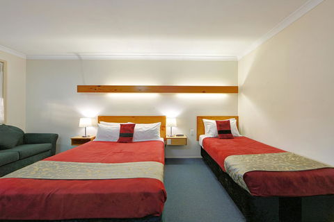 Smart Motels Bert Hinkler - Accommodation Main Beach 9