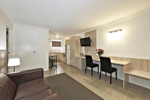 Smart Motels Bert Hinkler - Accommodation Main Beach 31