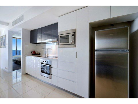 H Star Residences-- Paradise Stayz - Accommodation Main Beach 10