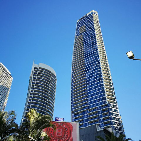 H Star Residences-- Paradise Stayz - Accommodation Main Beach 13
