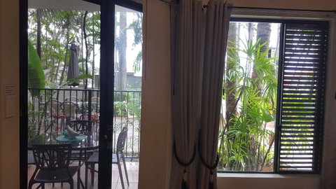 Jackies Holiday Apartment - Accommodation Main Beach 12