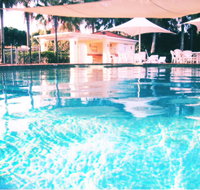 Waterfront Resort Villa with Buggy - Accommodation Main Beach