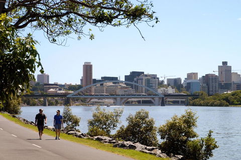 Central Cosmo Apartment Hotel - Accommodation Main Beach 8