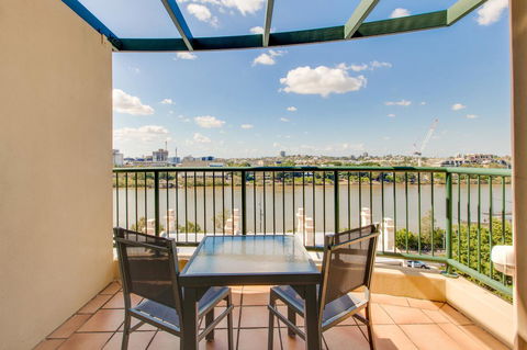 Central Cosmo Apartment Hotel - Accommodation Main Beach 24