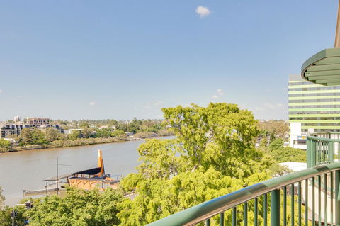 Central Cosmo Apartment Hotel - Accommodation Main Beach 15