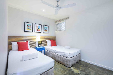 Sandbox Apartments - Accommodation Main Beach 9