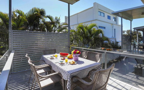 Sandbox Apartments - Accommodation Main Beach 37