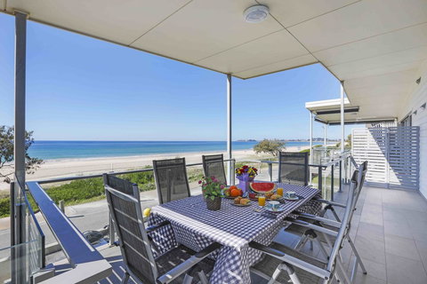 Sandbox Apartments - Accommodation Main Beach 3