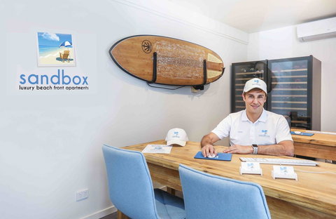 Sandbox Apartments - Accommodation Main Beach 23