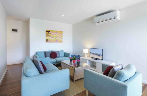 Sandbox Apartments - Accommodation Main Beach 33