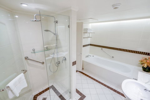 InterContinental Sanctuary Cove Resort, An IHG Hotel - Accommodation Main Beach 2