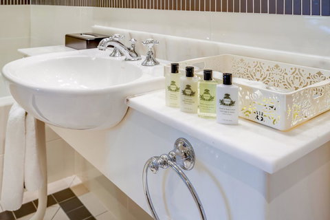 InterContinental Sanctuary Cove Resort, An IHG Hotel - Accommodation Main Beach 18