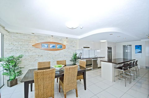 Burleigh Beach Tower - Accommodation Main Beach 14