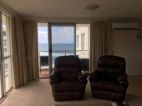 Burleigh Beach Tower - Accommodation Main Beach 2