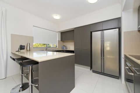 On The Bay Apartments - Accommodation Main Beach 14