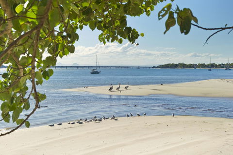 On The Bay Apartments - Accommodation Main Beach 12