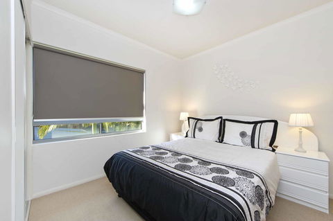 On The Bay Apartments - Accommodation Main Beach 23