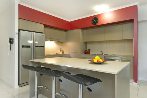 On The Bay Apartments - Accommodation Main Beach 26