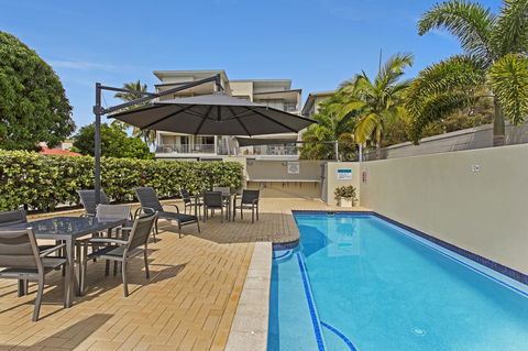 On The Bay Apartments - Accommodation Main Beach 25