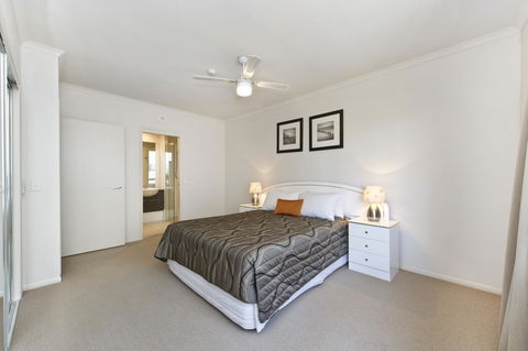 On The Bay Apartments - Accommodation Main Beach 19