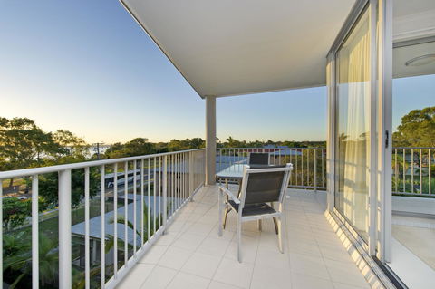 On The Bay Apartments - Accommodation Main Beach 13