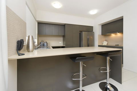 On The Bay Apartments - Accommodation Main Beach 1